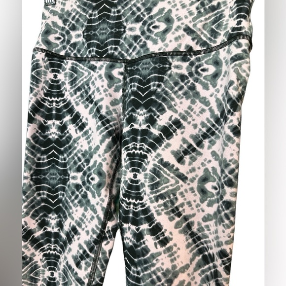 Victoria Sport Pink and Black Tie-Dye Leggings - Picture 4 of 4